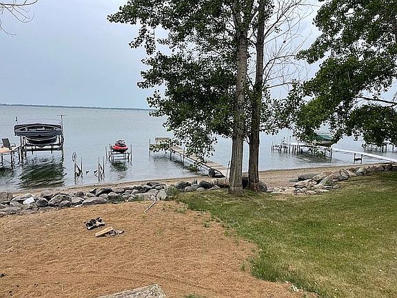 3rd image of 474 W Lake Dr