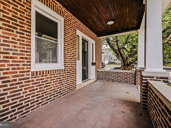 4th image of 414 W 28th St