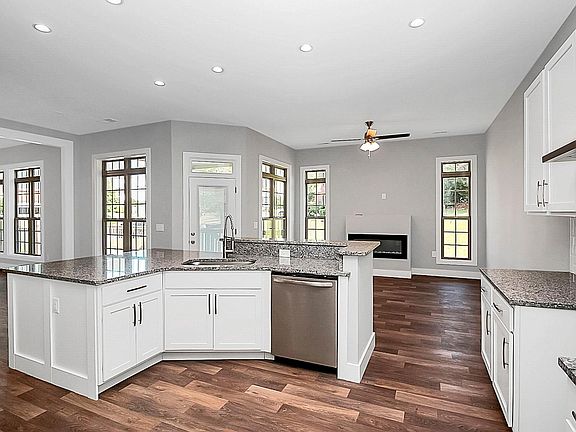 5th image of 4036 Meadowview Hills Dr
