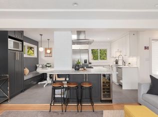 513 Garrett St, New Westminster, BC V3L 3S5