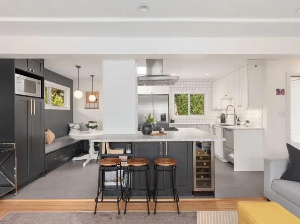 513 Garrett St, New Westminster, BC V3L 3S5