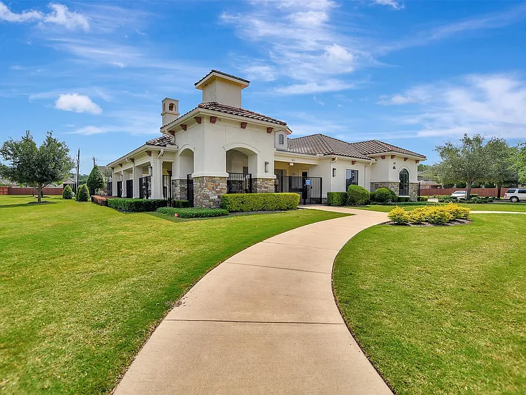 13219 Parkway Hills Dr — Photo 44