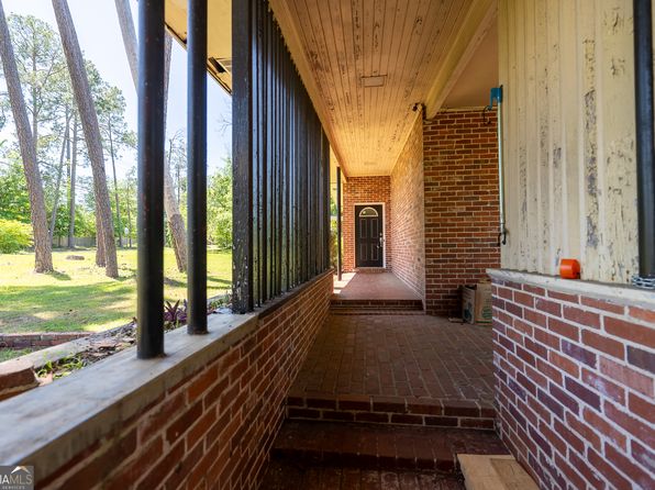 482 Curry St NE, Pelham, GA 31779