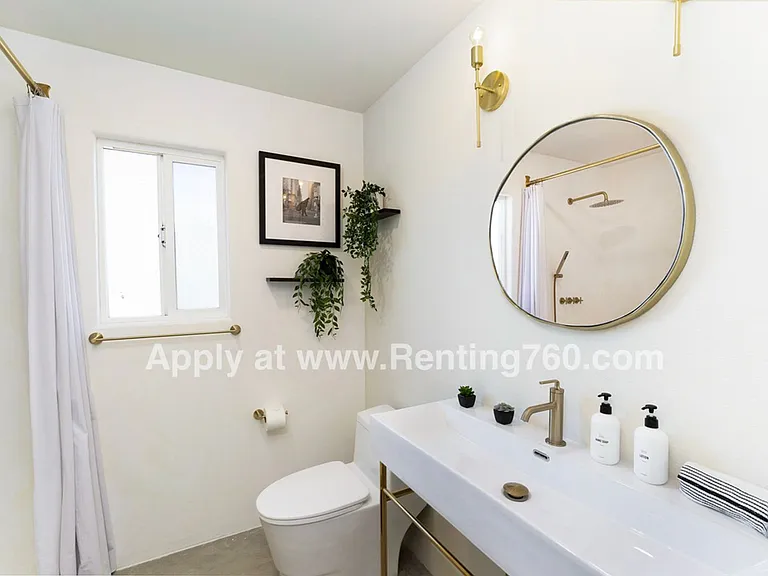 321 N Bonita Ave — Photo 29