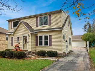 1126 Windiate St, Manitowoc, WI 54220