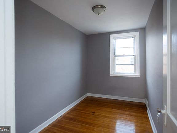 5th image of 1051 E Cheltenham Ave