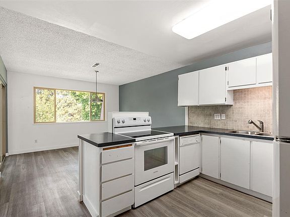 4th image of 2912 W Hood Ave Unit C202