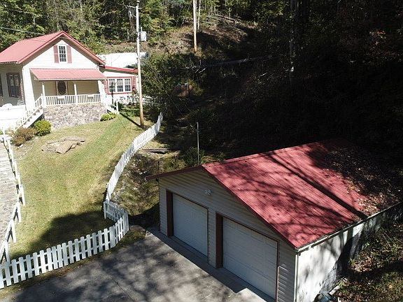 3rd image of 2229 Fremont Ln