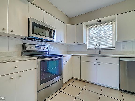 5th image of 1468R Marjohn Ave