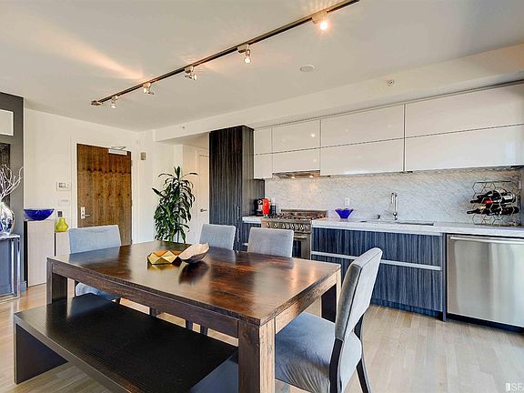 5th image of 2299 Market St APT 303