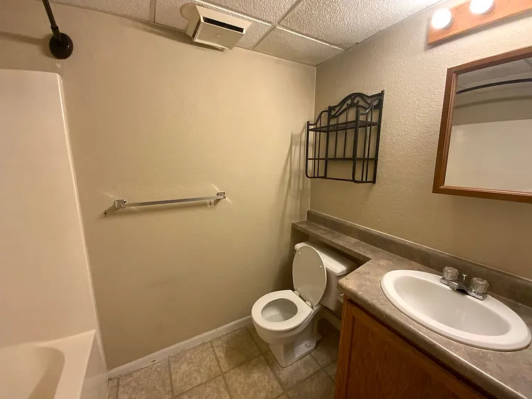 1605 Steamboat Ln — Photo 8