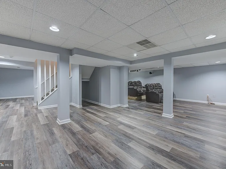 42 Ellsworth Dr — Photo 42
