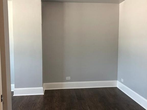 3rd image of 2949 W Peterson Ave