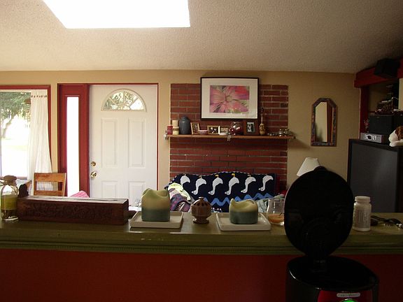 The livingroom w/fireplace 