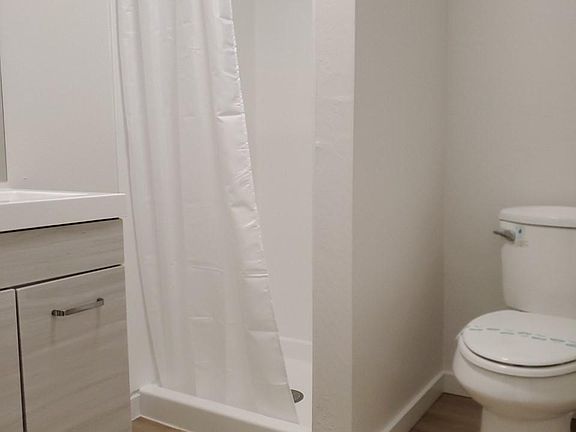 Bathroom Pointe 38