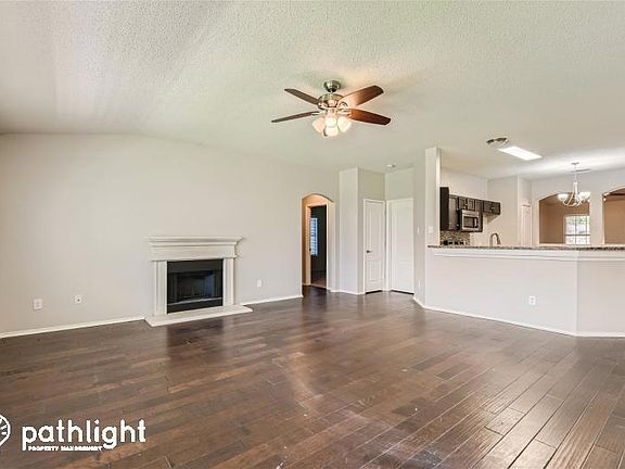 4th image of 757 Raven Dr