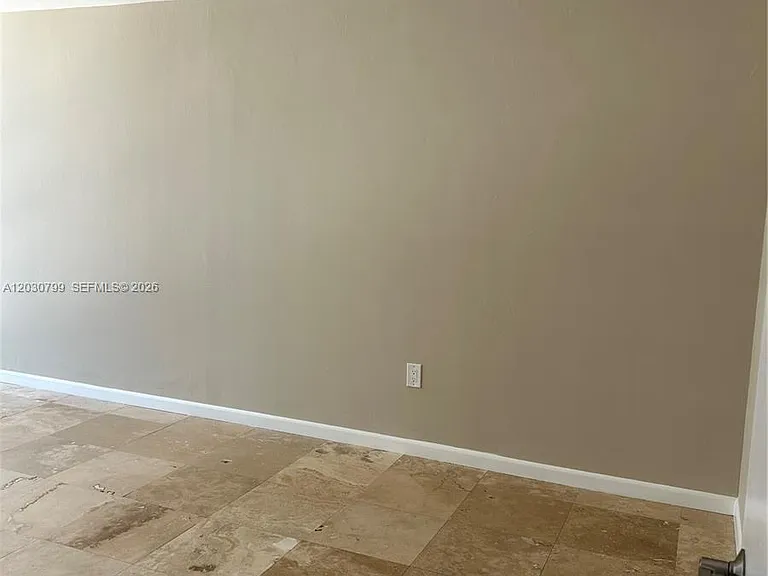 600 NE 36th St #417 — Photo 23