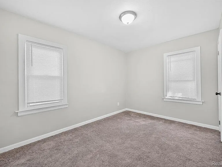 15740 Hartwell St — Photo 16