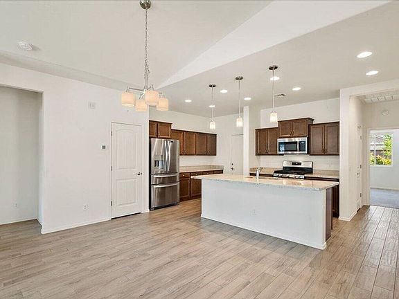 4th image of 1415 Starling St