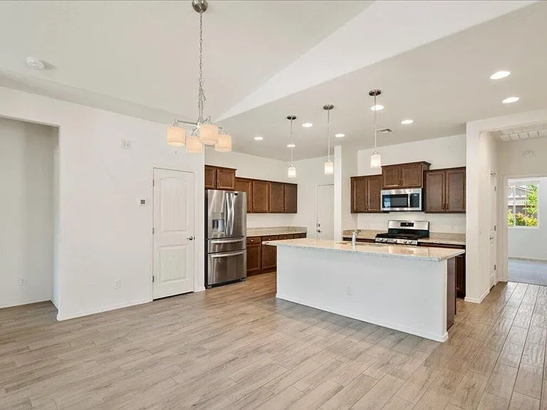 1415 Starling St — Photo 4