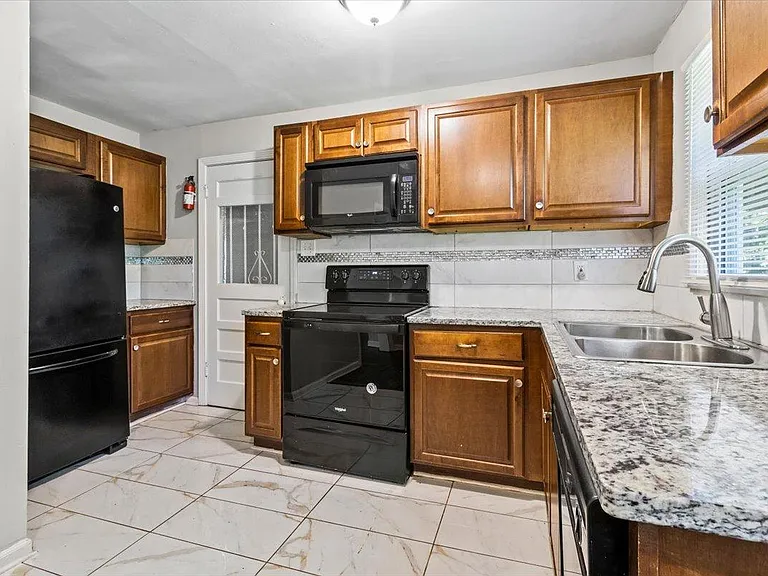 8023 Garfield Ave — Photo 7