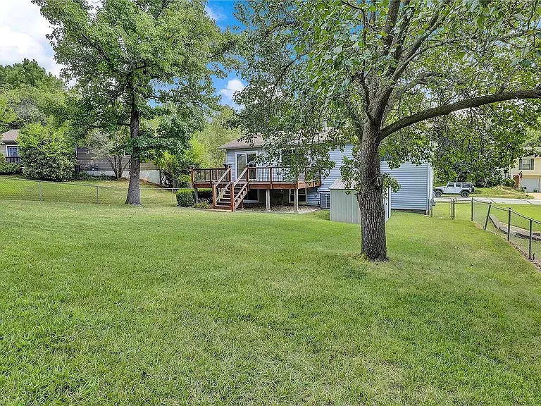 927 Bellestri Dr — Photo 24