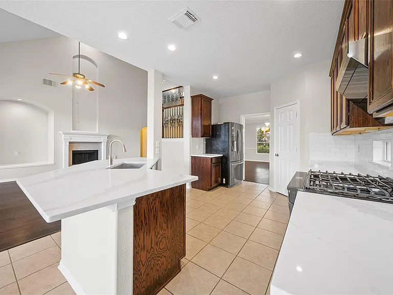 8306 Golden Hbr — Photo 18