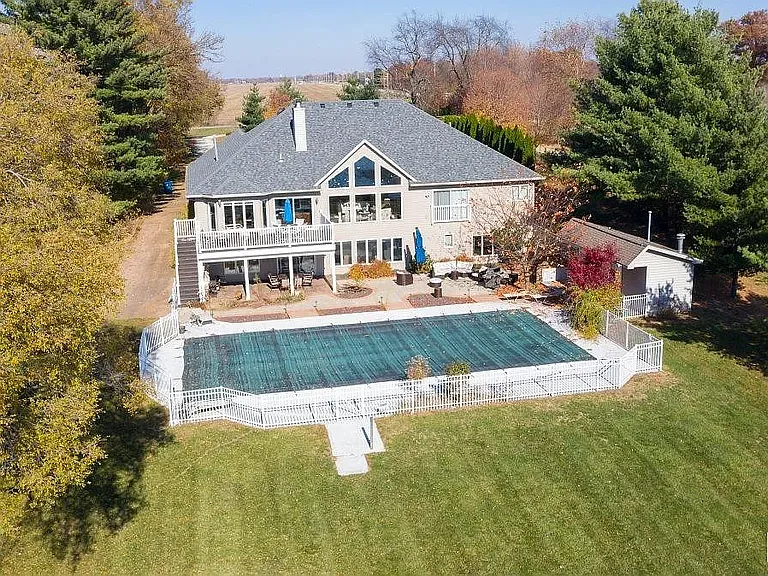 13 W Fairview Ln — Photo 2