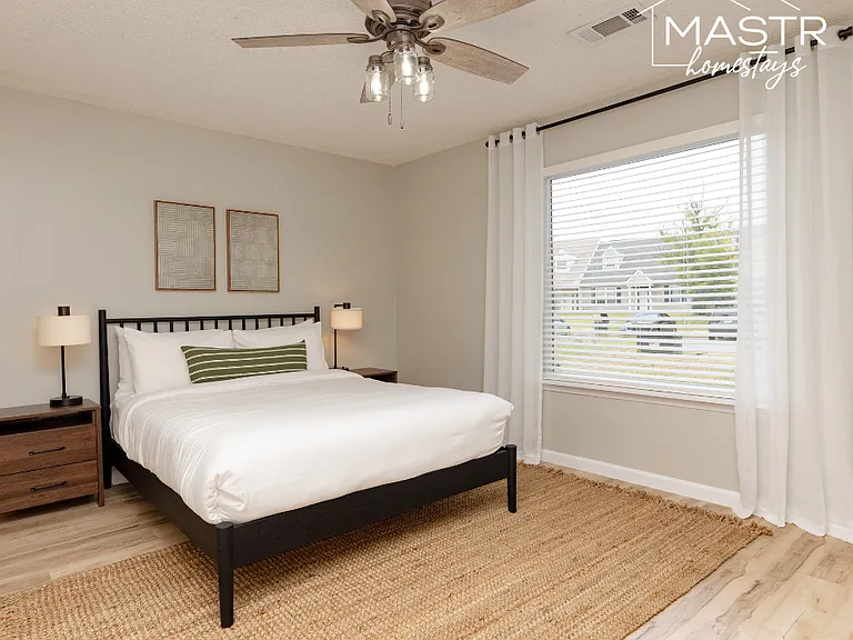 136 Sussex Dr — Photo 18