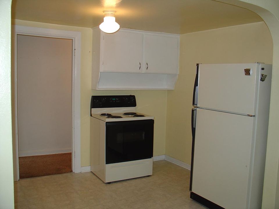 Stove/refrigerator furnished