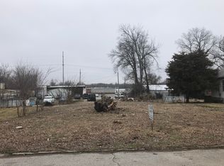 707 E 2nd St, Carthage, MO 64836