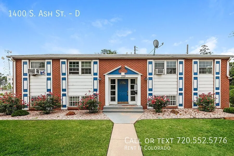 Price Drop! **Newly Updated 2 Bed 1 Bath Unit Available Now — Photo 2