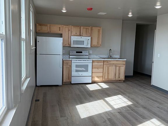 4th image of 83 N Broadway St #306