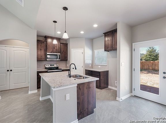 4th image of 1208 River Oaks Blvd