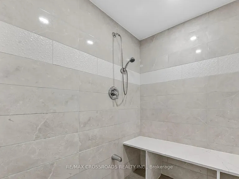 5 Thelma Dr — Photo 5