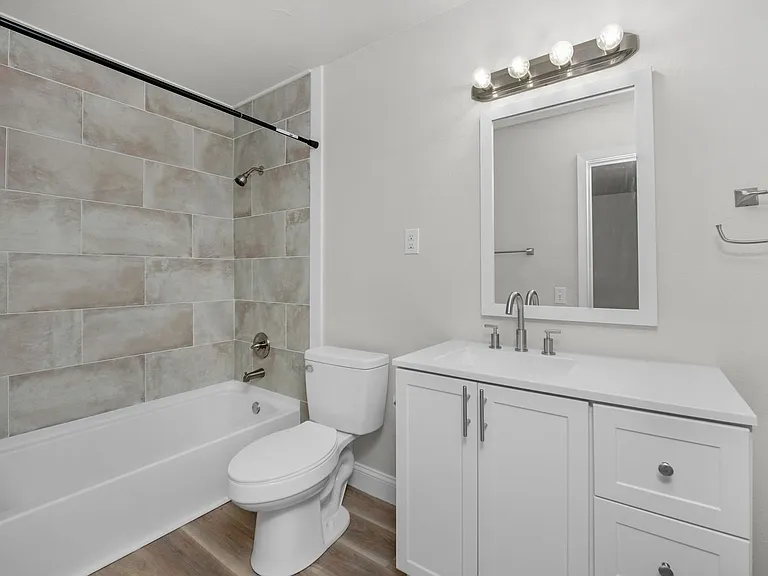 3760 Bayou Blvd — Photo 29