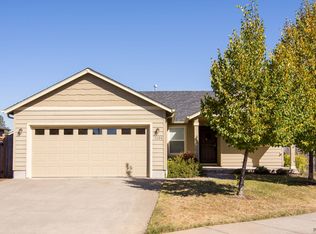 1104 S 2nd St, Cottage Grove, OR 97424