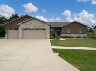 400 Raef Rd, Downs, IL 61736