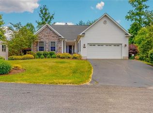 543 Honeysuckle Ln, Chagrin Falls, OH 44023