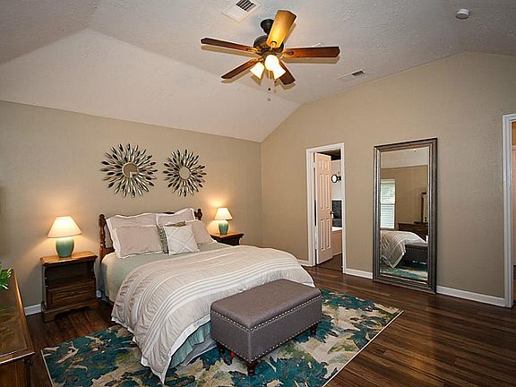 3rd image of 1915 Maple Dale Ln