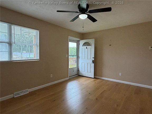 3rd image of 8 Russell Ct