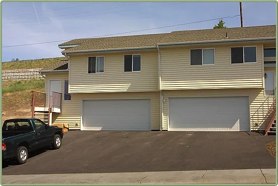 5631 N Hills Dr — Photo 1