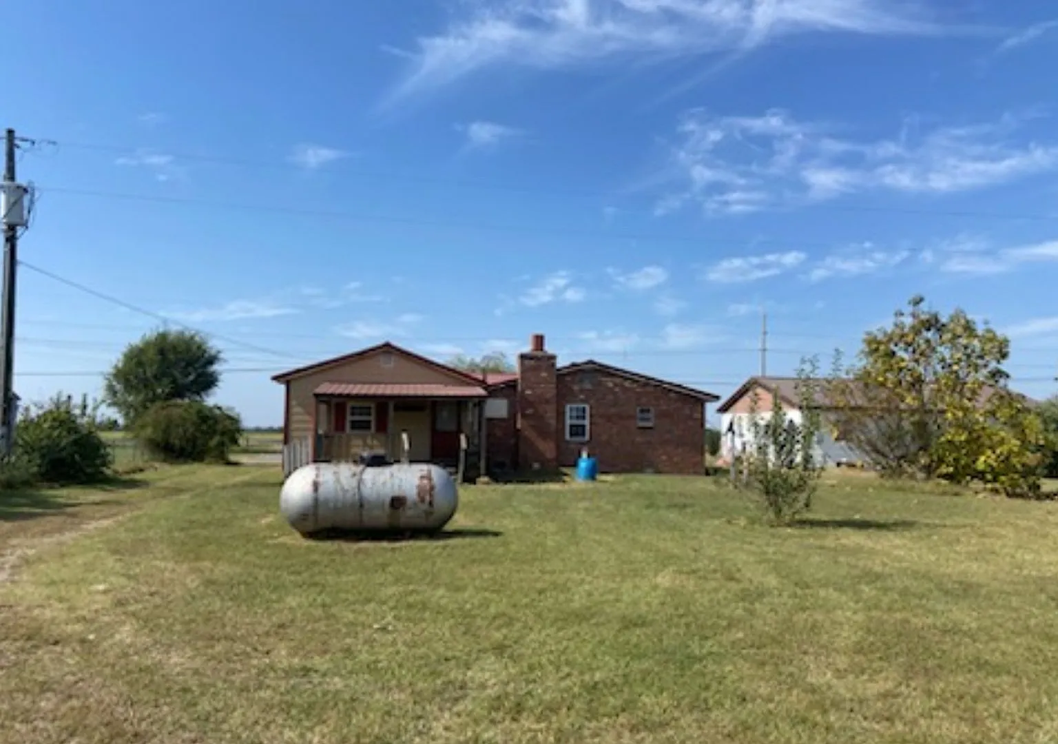 Large Home! - $790 Month / $1,400 Down — Photo 2