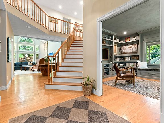 3rd image of 64 Leslie Rd
