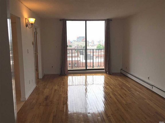 4th image of 14477 Roosevelt Ave APT 10E