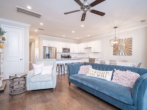 3rd image of 102 Farm View Dr #607