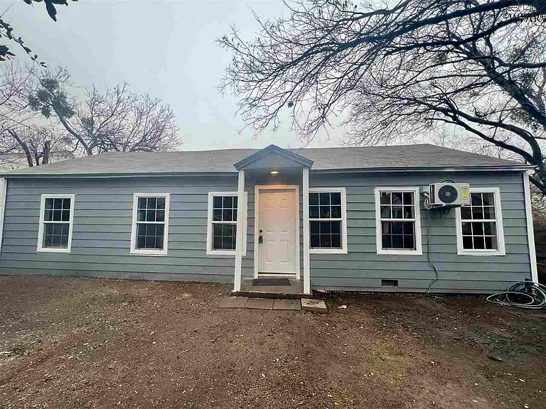 2142 Avenue F — Photo 1