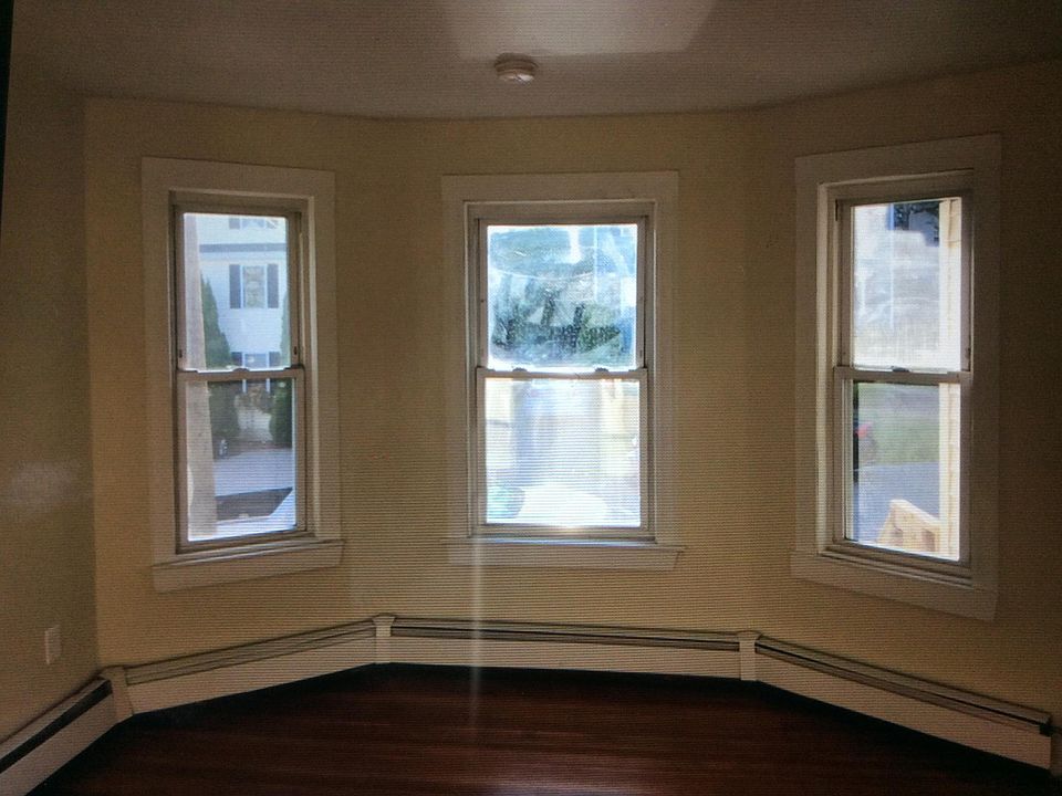 2nd image of 218 Wilson St