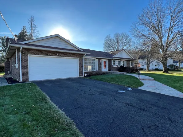 4504 Mercer Pl, Vestal, NY 13850