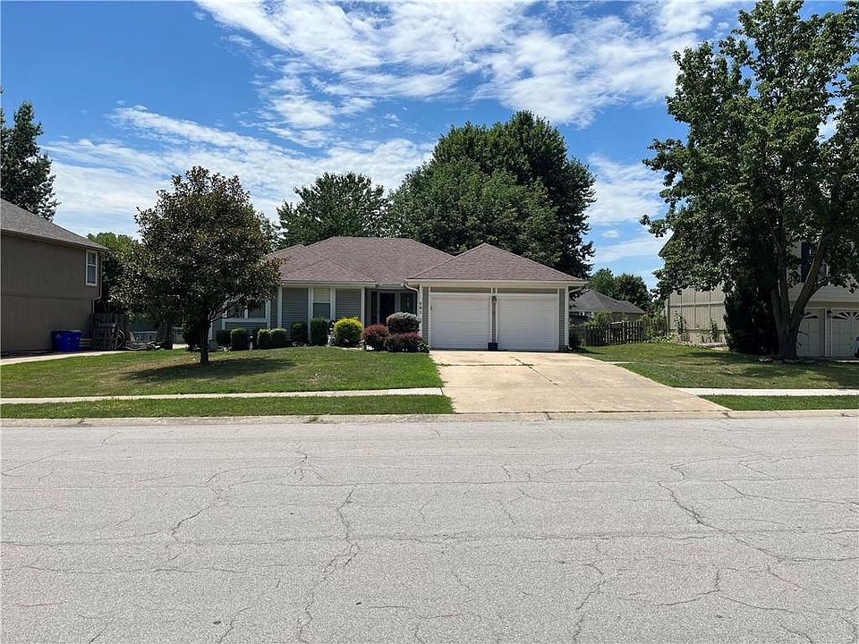 1st image of 681 NE Clubhouse Dr